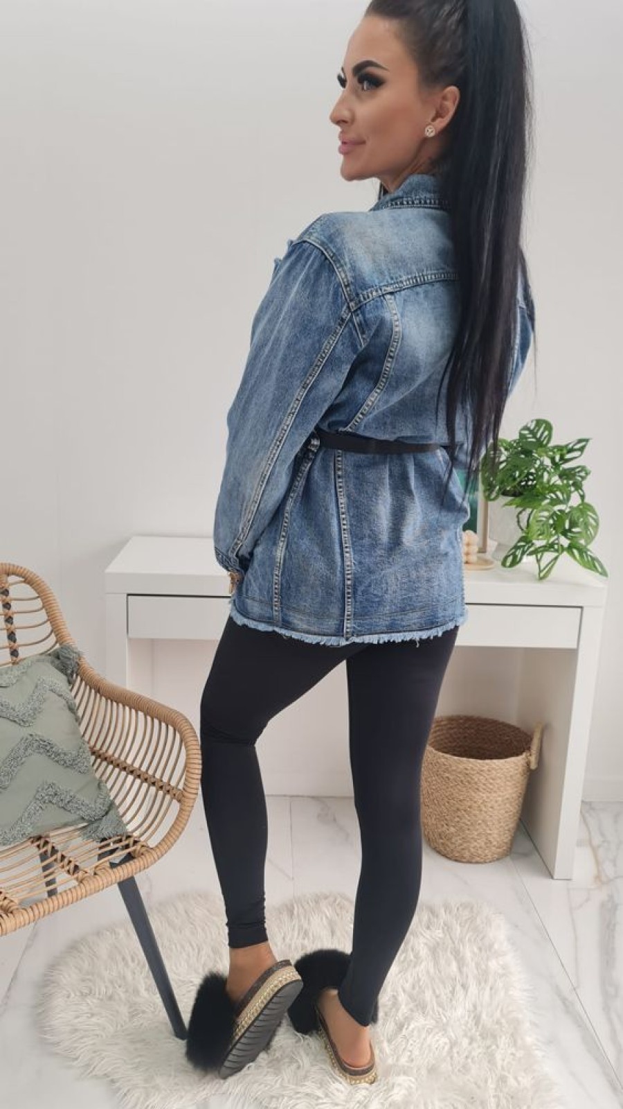 Odziez Stylowo | Klasyczna Katana Jeansowa Enola Z Czarnym Paskiem Jeans Blue - Niebieska